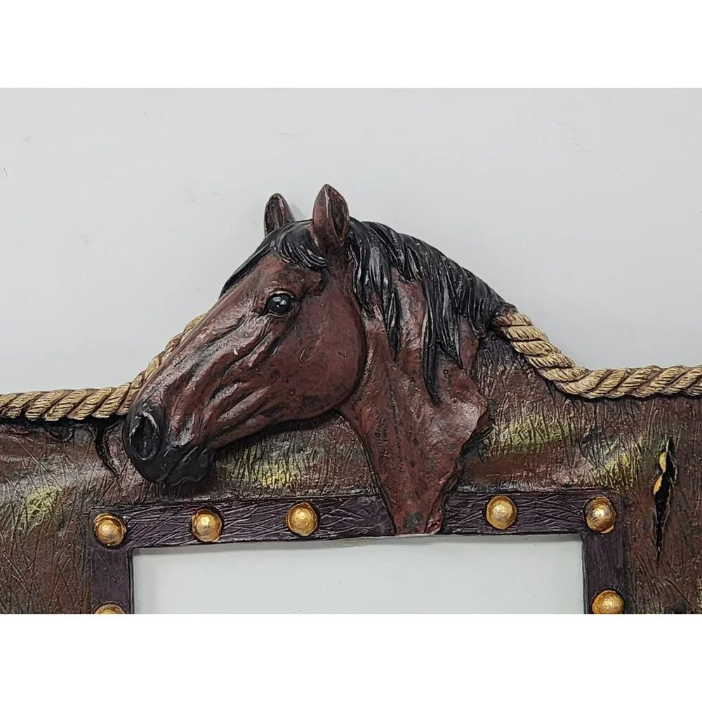 Horse-Themed Western Picture Frame With Barbed Wire‎ & Rope Details 4